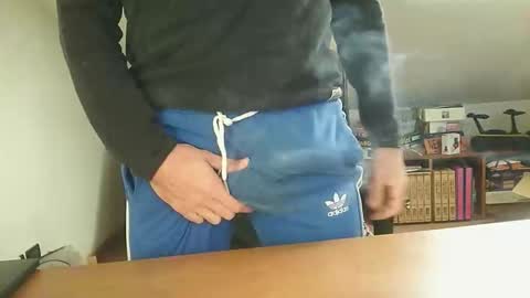 Snapshot of italiano116116 chatting on 11-02-25, 01:35 italiano116116 online show from 11-02-25, 01:35