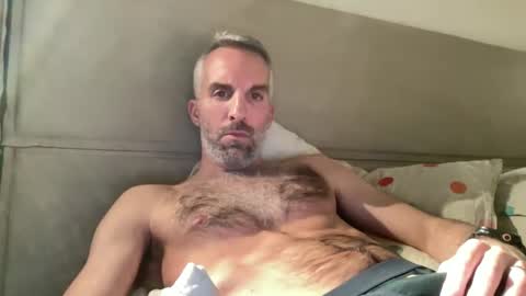 italiantoyboy84 online show from 02-01-25, 12:51