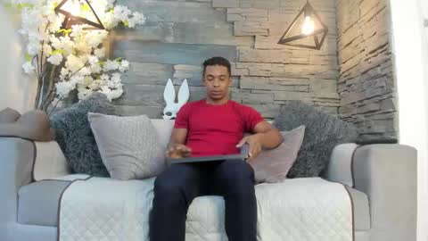 Italo Moore online show from 10-12-25, 12:04