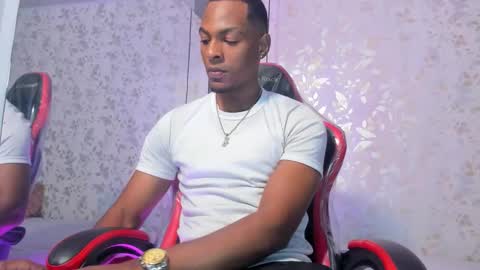 Snapshot of itanxfor chatting on 12-17-25, 12:55 itanxfor online show from 12-17-25, 12:55