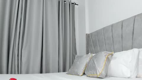 Snapshot of its_canella chatting on 01-10-26, 03:30 canella online show from 01-10-26, 03:30