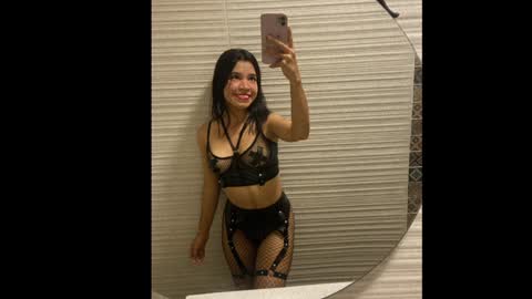 Snapshot of its_lola chatting on 01-08-25, 02:35 online show from 01-08-25, 02:35