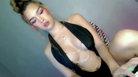 Pixie online show from 02-25-25, 04:24