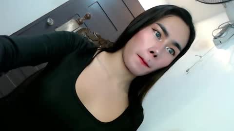 Snapshot of its_me_vanesa chatting on 11-17-25, 12:11 its_me_vanesa online show from 11-17-25, 12:11