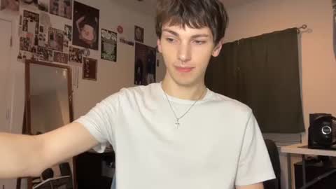 Snapshot of its_rowan chatting on 09-25-25, 02:04 Rowan online show from 09-25-25, 02:04