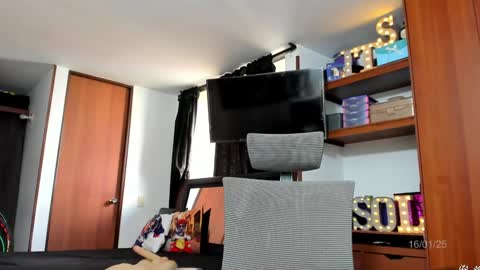 Snapshot of its_sol chatting on 01-16-25, 01:25 Sol online show from 01-16-25, 01:25