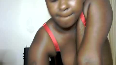 Snapshot of its_sweet chatting on 01-04-25, 11:17 BigAss horny online show from 01-04-25, 11:17