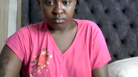 Snapshot of its_sweet chatting on 01-20-25, 11:13 BigAss horny online show from 01-20-25, 11:13