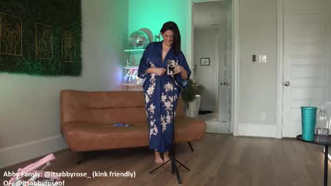 Snapshot of itsabbyrose_ chatting on 11-19-25, 03:23 Abby Rose online show from 11-19-25, 03:23