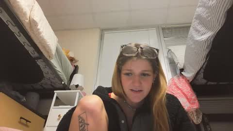 Alex Love online show from 02-11-25, 01:10