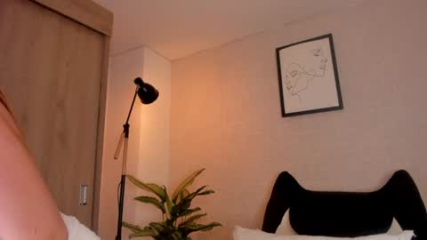 Snapshot of itsaraa chatting on 07-25-26, 01:47 itsaraa online show from 07-25-26, 01:47