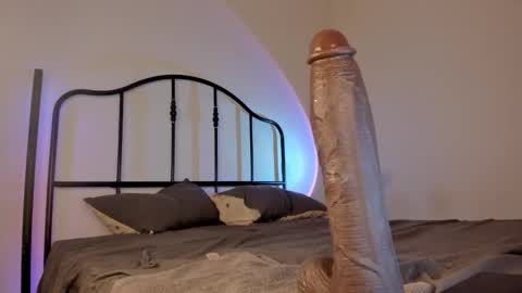 Isabella online show from 11-19-25, 12:38