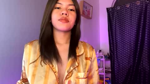 Snapshot of itsme_andrea69 chatting on 05-08-26, 03:39 Andrea online show from 05-08-26, 03:39