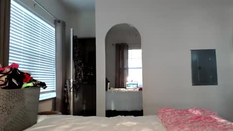 Snapshot of itsmealexisrae chatting on 10-16-25, 12:17 Alexis Rae online show from 10-16-25, 12:17