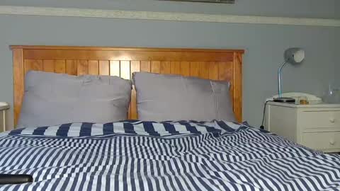 Snapshot of itsmejade_x chatting on 10-24-25, 12:12 Jade online show from 10-24-25, 12:12