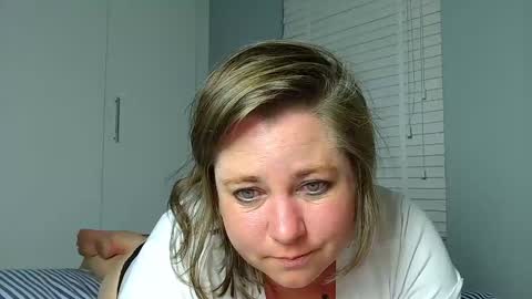 Snapshot of itsmejade_x chatting on 11-02-25, 10:12 Jade online show from 11-02-25, 10:12