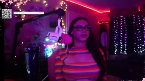 Nicki Foxx online show from 10-28-25, 03:54