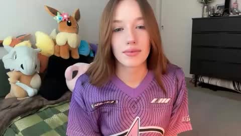 Snapshot of itssheababy chatting on 02-08-26, 02:09 Shea online show from 02-08-26, 02:09