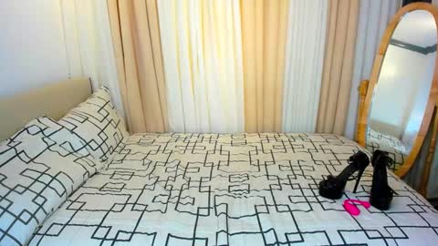 itsurgirlbubbles online show from 10-11-25, 07:07