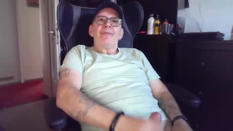 itunixx63 online show from 10-21-25, 08:26