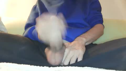 Snapshot of iuuuf2 chatting on 12-27-24, 04:36 Iuuuf2 or Samel online show from 12-27-24, 04:36