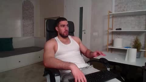 Snapshot of ivanhydee chatting on 11-26-25, 06:03 IvanHydee online show from 11-26-25, 06:03