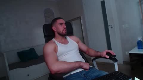 Snapshot of ivanhydee chatting on 12-16-25, 05:34 IvanHydee online show from 12-16-25, 05:34