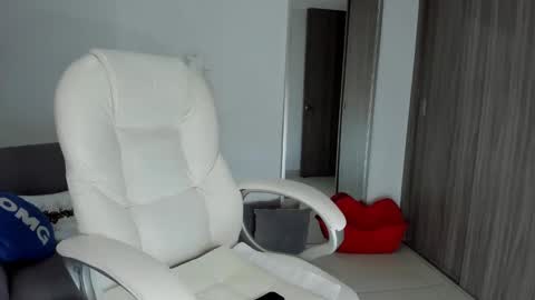 Snapshot of ivannasaenzcute chatting on 12-14-24, 03:40 Ivanna online show from 12-14-24, 03:40