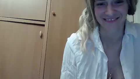 Snapshot of ivetta911 chatting on 11-11-25, 02:28 ivetta911 online show from 11-11-25, 02:28