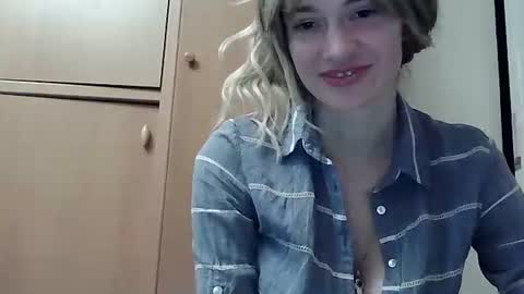 Snapshot of ivetta911 chatting on 12-21-25, 01:29 ivetta911 online show from 12-21-25, 01:29