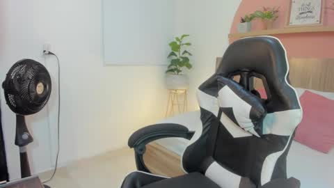 I V E T T E online show from 02-05-26, 12:21