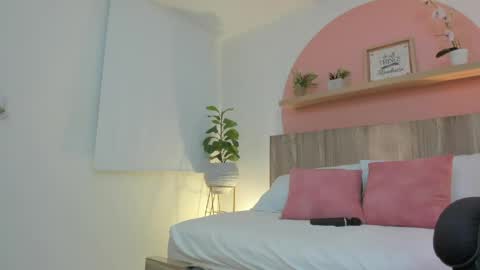 I V E T T E online show from 05-19-26, 07:42