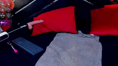 Ivis  online show from 10-24-25, 01:18