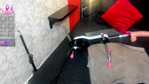 Ivis  online show from 12-17-25, 03:12