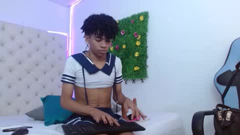 Snapshot of ivone_rose_ chatting on 10-19-25, 12:39 Ivon online show from 10-19-25, 12:39