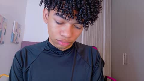 Snapshot of ivone_rose_ chatting on 10-29-25, 12:18 Ivon online show from 10-29-25, 12:18