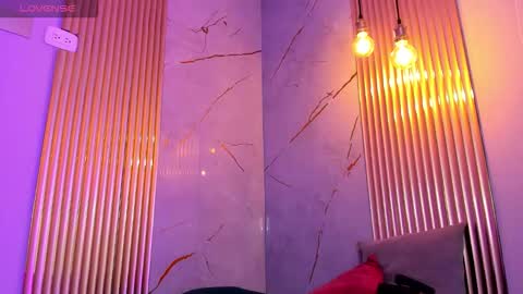 Snapshot of ivone_rose_ chatting on 11-18-25, 12:20 Ivon online show from 11-18-25, 12:20