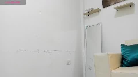 Snapshot of ivone_rose_ chatting on 11-25-25, 12:05 Ivon online show from 11-25-25, 12:05