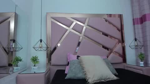 IvonJanice online show from 10-31-25, 01:23