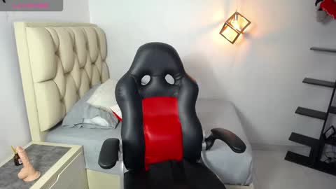 Snapshot of ivonneclain1 chatting on 12-15-25, 03:00 IVONNE online show from 12-15-25, 03:00