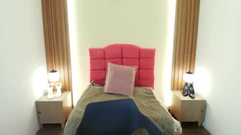 I V O N N E R O S S online show from 02-27-26, 12:16