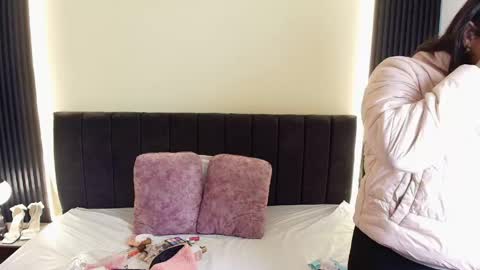 I V O N N E R O S S online show from 03-24-26, 11:59