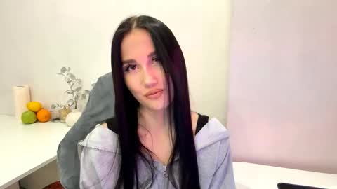 Snapshot of ivoryhochstine chatting on 11-23-25, 02:28 Nika online show from 11-23-25, 02:28