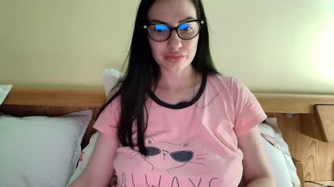 Snapshot of ivoryorchid chatting on 12-22-24, 03:11 Ivory online show from 12-22-24, 03:11