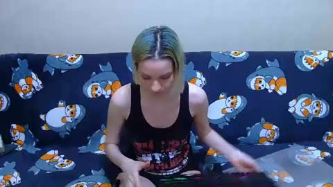 Ivy and Lester online show from 07-19-26, 06:00