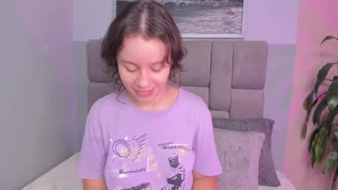 Snapshot of ivy_and_molly chatting on 09-19-25, 08:31 Ivy and Molly online show from 09-19-25, 08:31