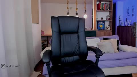 Snapshot of ivy_love33 chatting on 11-12-25, 06:25 Ivy online show from 11-12-25, 06:25