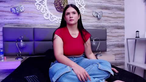 Snapshot of ivy_lux33 chatting on 05-22-26, 01:28 online show from 05-22-26, 01:28