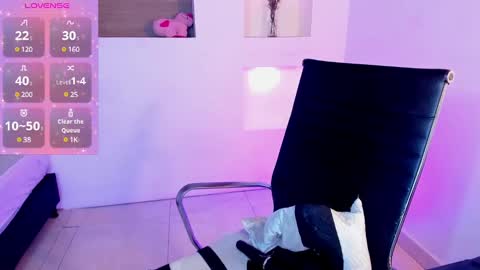 Snapshot of ivybliss8 chatting on 02-23-25, 03:18 i v y  b l i s s online show from 02-23-25, 03:18