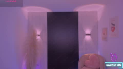 Snapshot of ivyjonesx chatting on 07-26-26, 04:03 Ivy online show from 07-26-26, 04:03